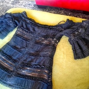 Cute Petite Blk frilly lacy layered stretchy top